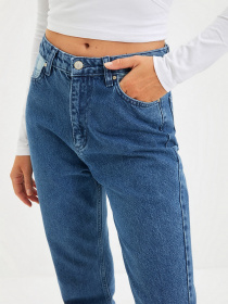 Джинси мом Trendyol Mom модель TWOAW22JE0972/Mavi Фото