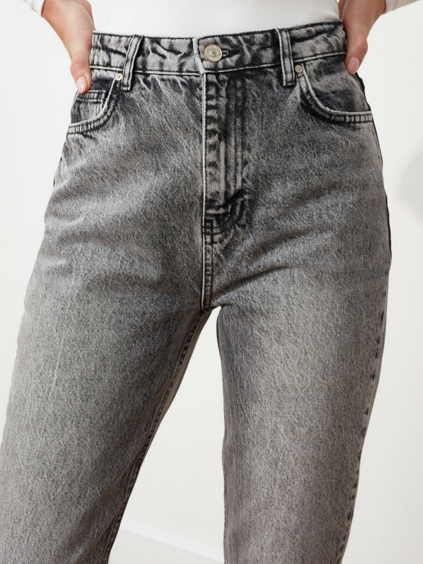 Джинси мом Trendyol Mom модель TWOSS21JE0016/Gri Фото