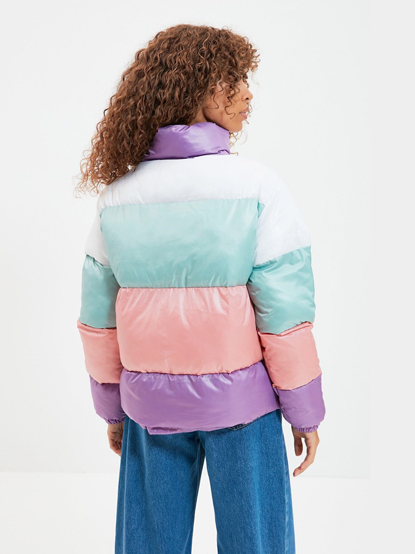 Пуховик Trendyol модель TWOAW22MO0077/Cok Renkli Фото