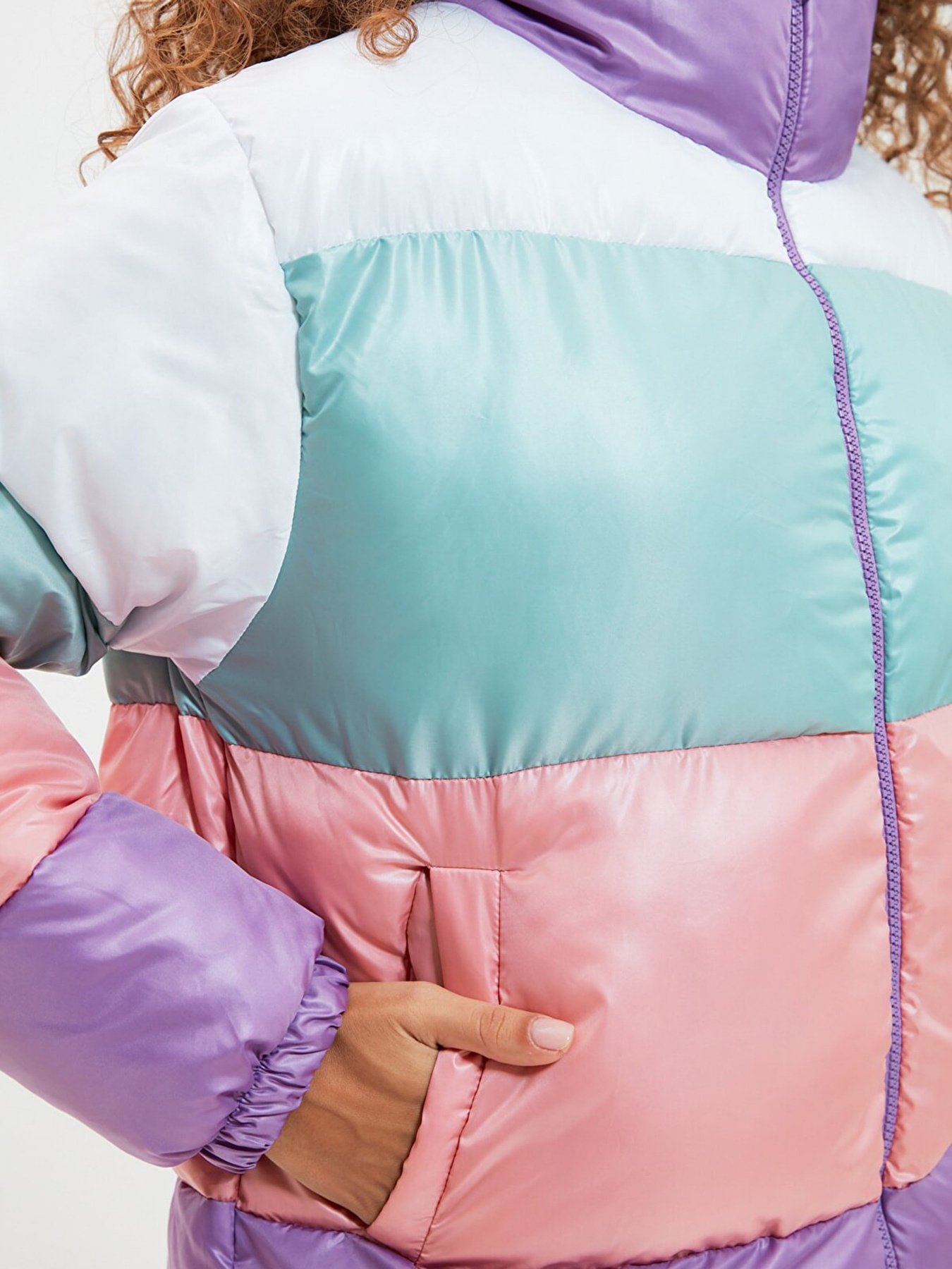 Пуховик Trendyol модель TWOAW22MO0077/Cok Renkli Фото