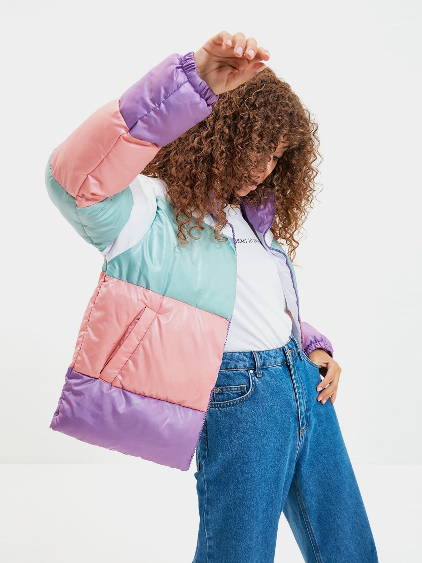 Пуховик Trendyol модель TWOAW22MO0077/Cok Renkli Фото