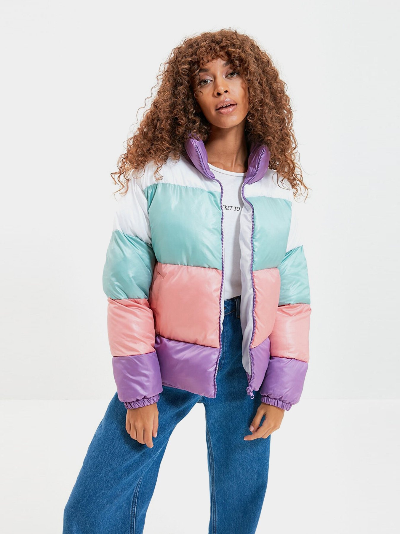 Пуховик Trendyol модель TWOAW22MO0077/Cok Renkli Фото