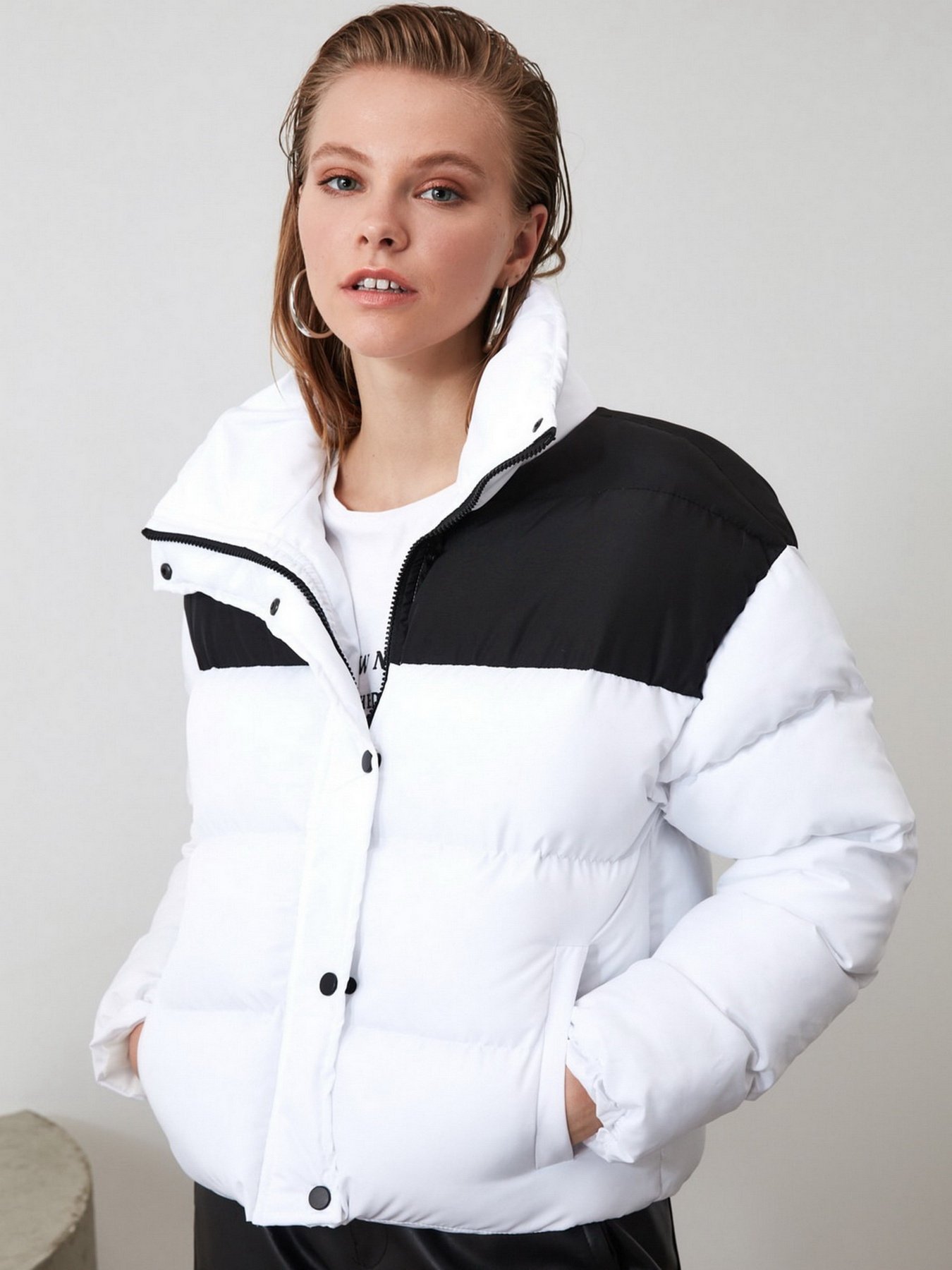 Пуховик Trendyol модель TWOAW21MO0052/Beyaz Фото