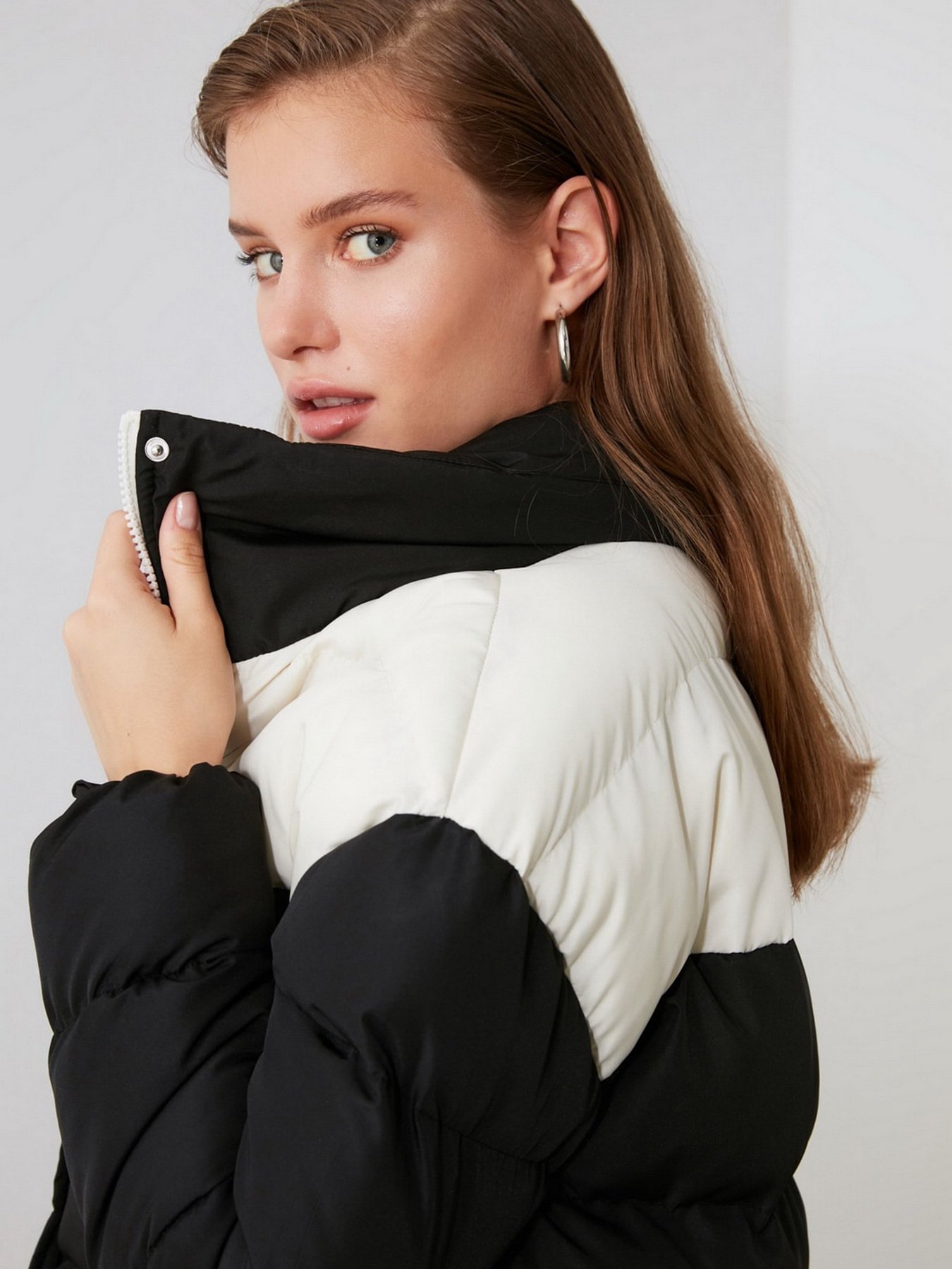 Пуховик Trendyol модель TWOAW21MO0052/Siyah Фото