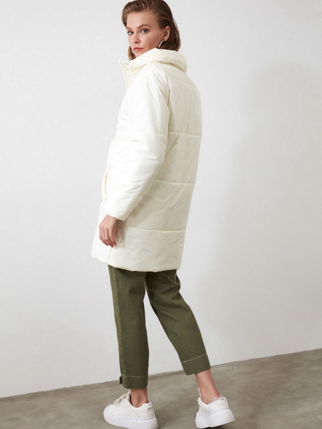 Пуховик Trendyol модель TWOAW21MO0054/Ekru Фото