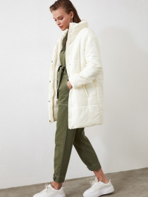 Пуховик Trendyol модель TWOAW21MO0054/Ekru Фото