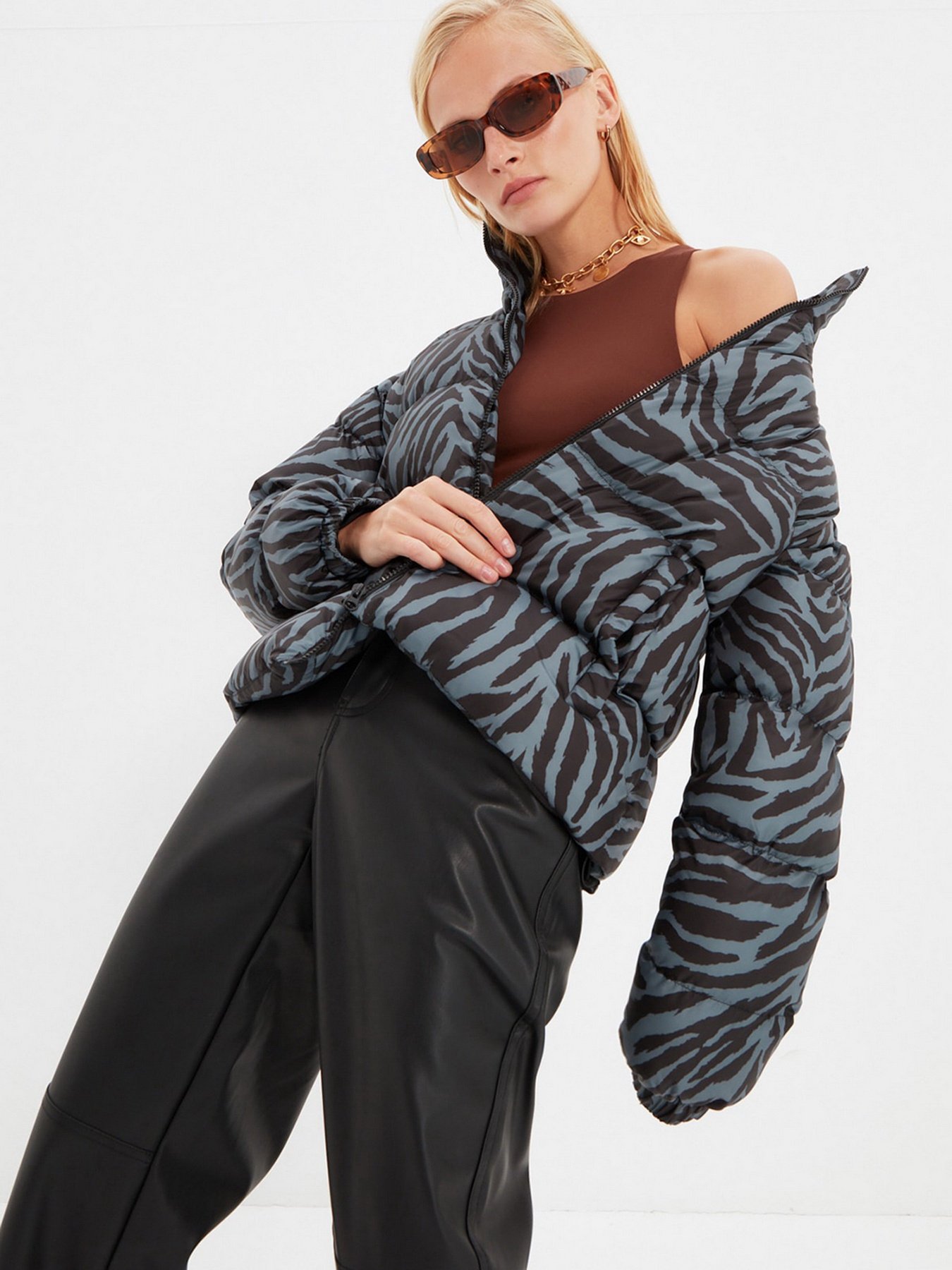 Пуховик Trendyol модель TWOAW22MO0404/Siyah Фото