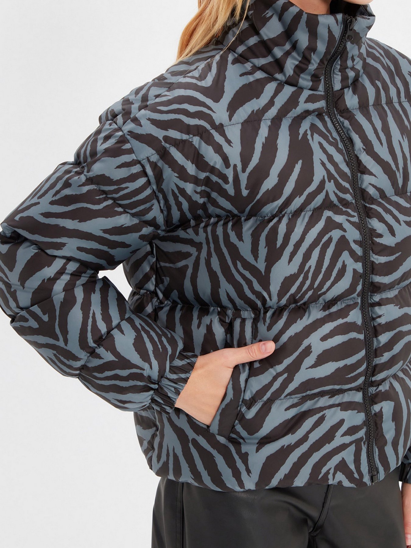 Пуховик Trendyol модель TWOAW22MO0404/Siyah Фото