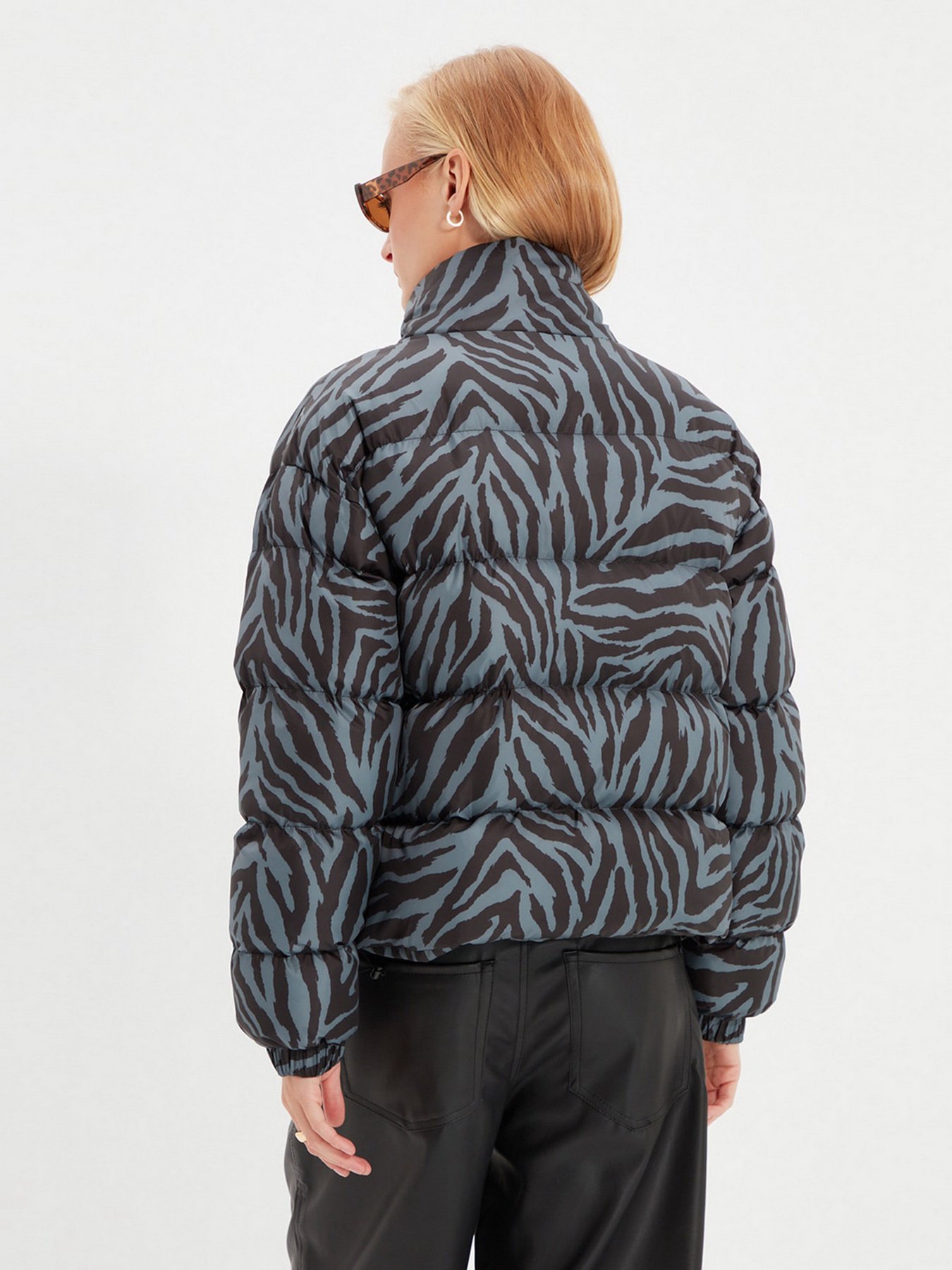 Пуховик Trendyol модель TWOAW22MO0404/Siyah Пуховик Trendyol модель TWOAW22MO0404/Siyah Фото