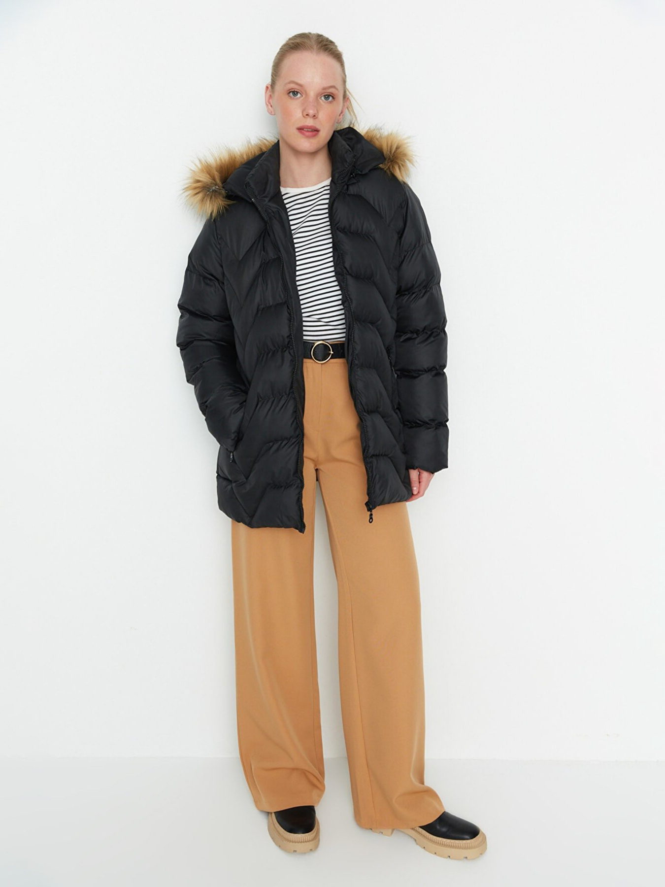 Пуховик Trendyol модель TWOAW22MO0582/Siyah Фото