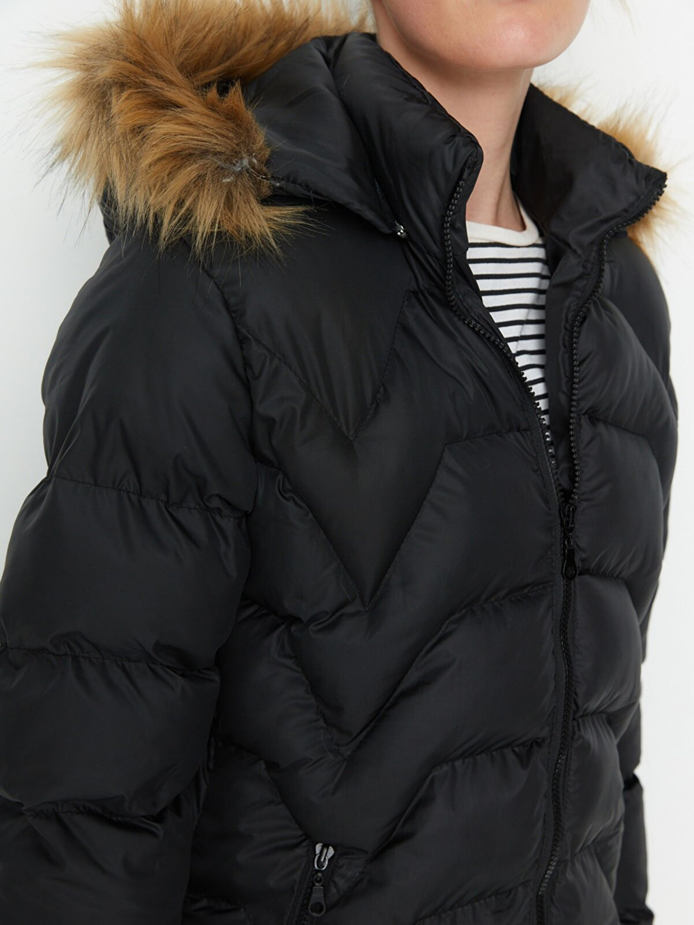 Пуховик Trendyol модель TWOAW22MO0582/Siyah Фото