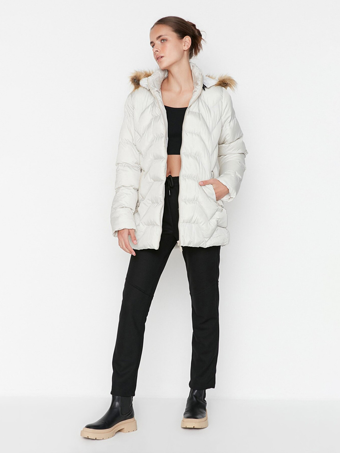 Пуховик Trendyol модель TWOAW22MO0582/Tas Фото