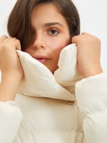 Зимняя куртка Trendyol модель TWOAW22MO0402/Ekru Фото