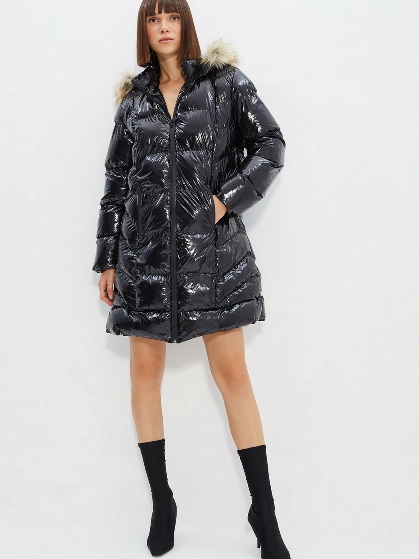 Зимняя куртка Trendyol модель TWOAW22MO0277/Siyah Фото