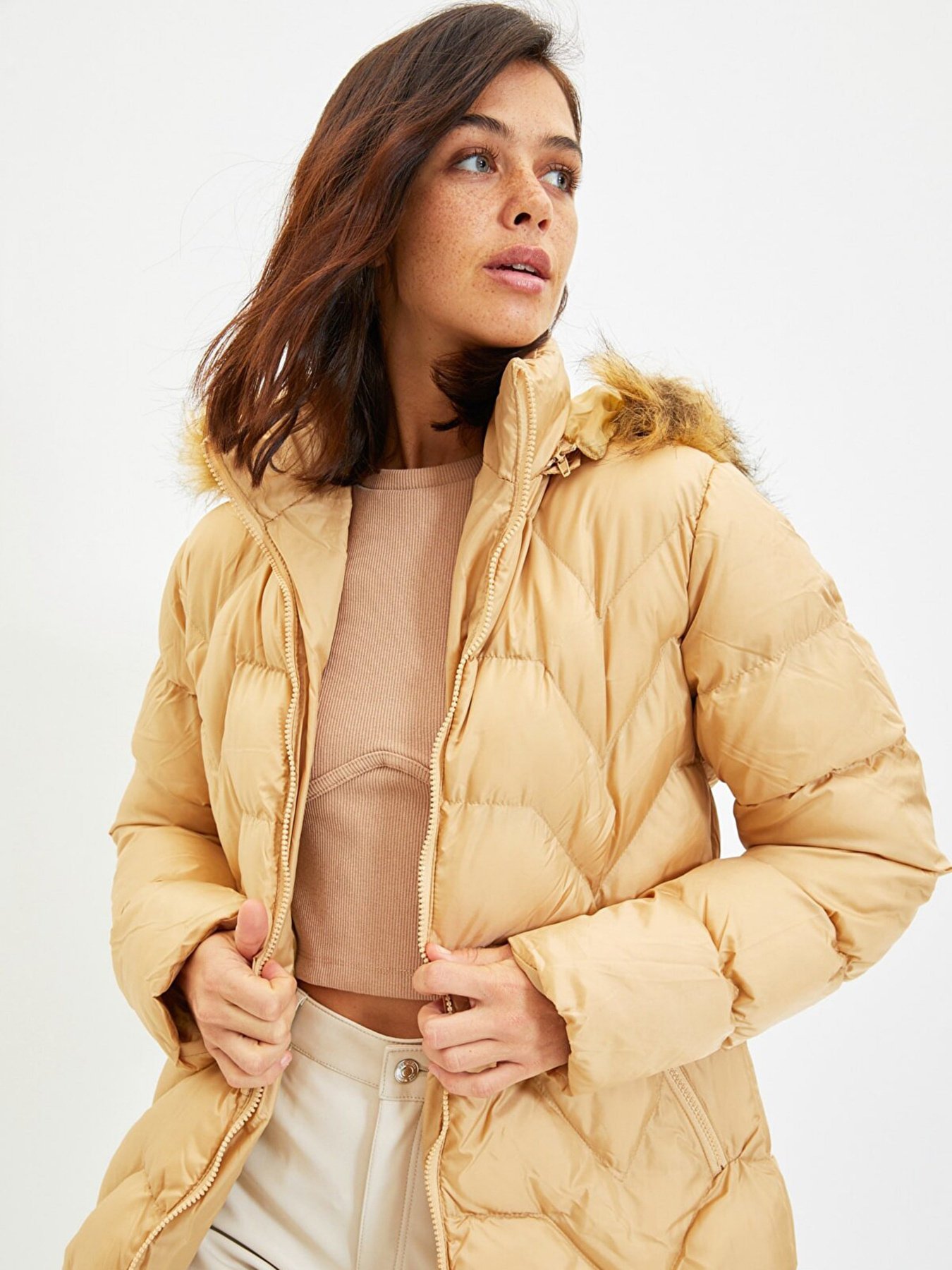 Зимняя куртка Trendyol модель TWOAW22MO0582/Vizon Фото