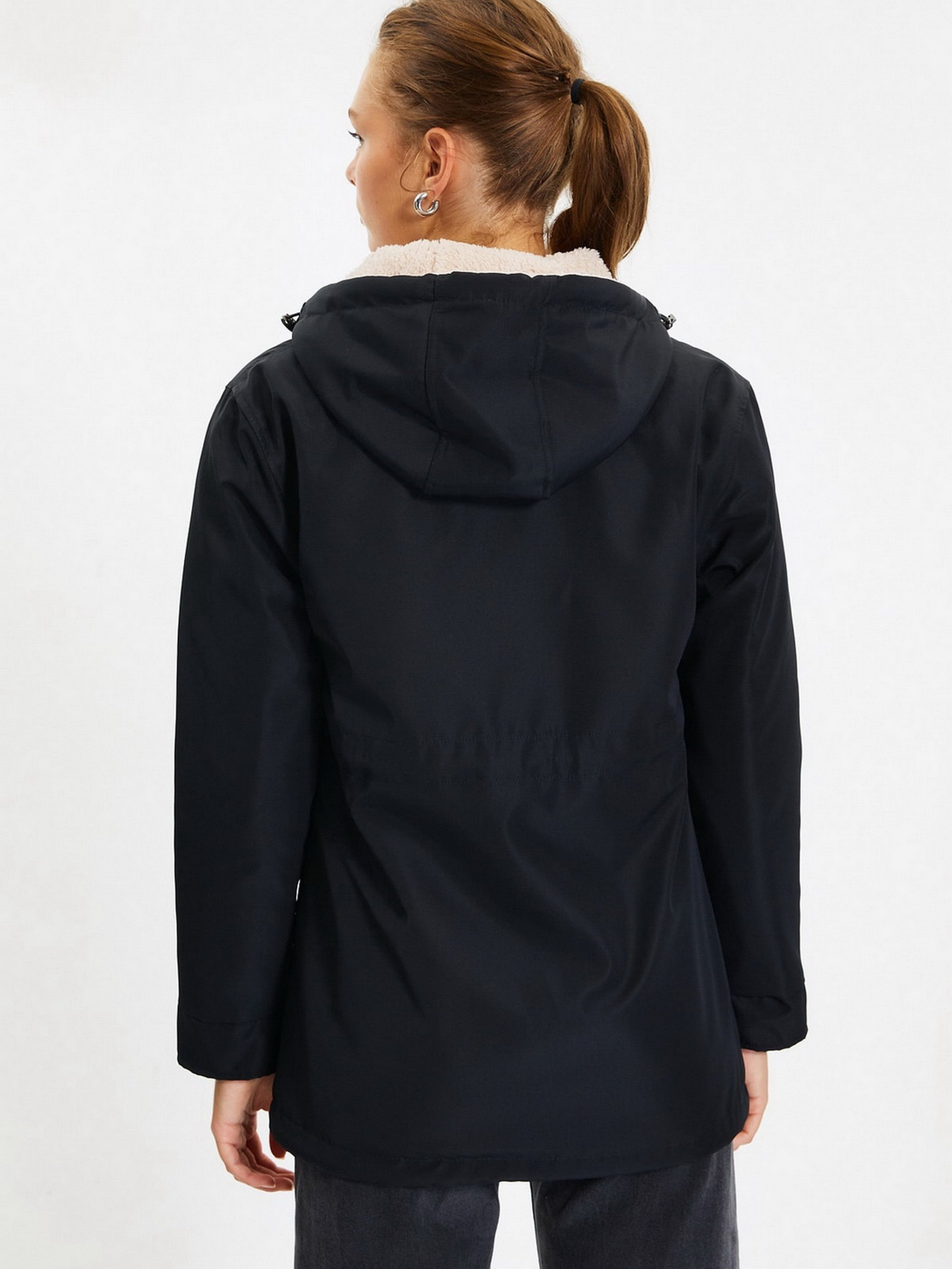 Парка Trendyol модель TWOAW21KB0065/Siyah Фото