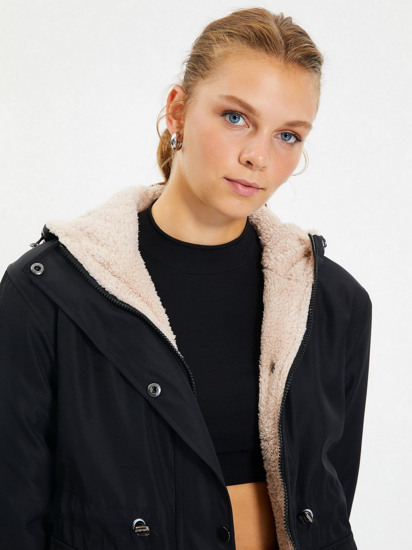 Парка Trendyol модель TWOAW21KB0065/Siyah Фото