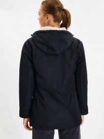 Парка Trendyol модель TWOAW21KB0065/Siyah Фото