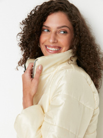 Демісезонна куртка Trendyol модель TWOAW20MO0088/Bej Фото