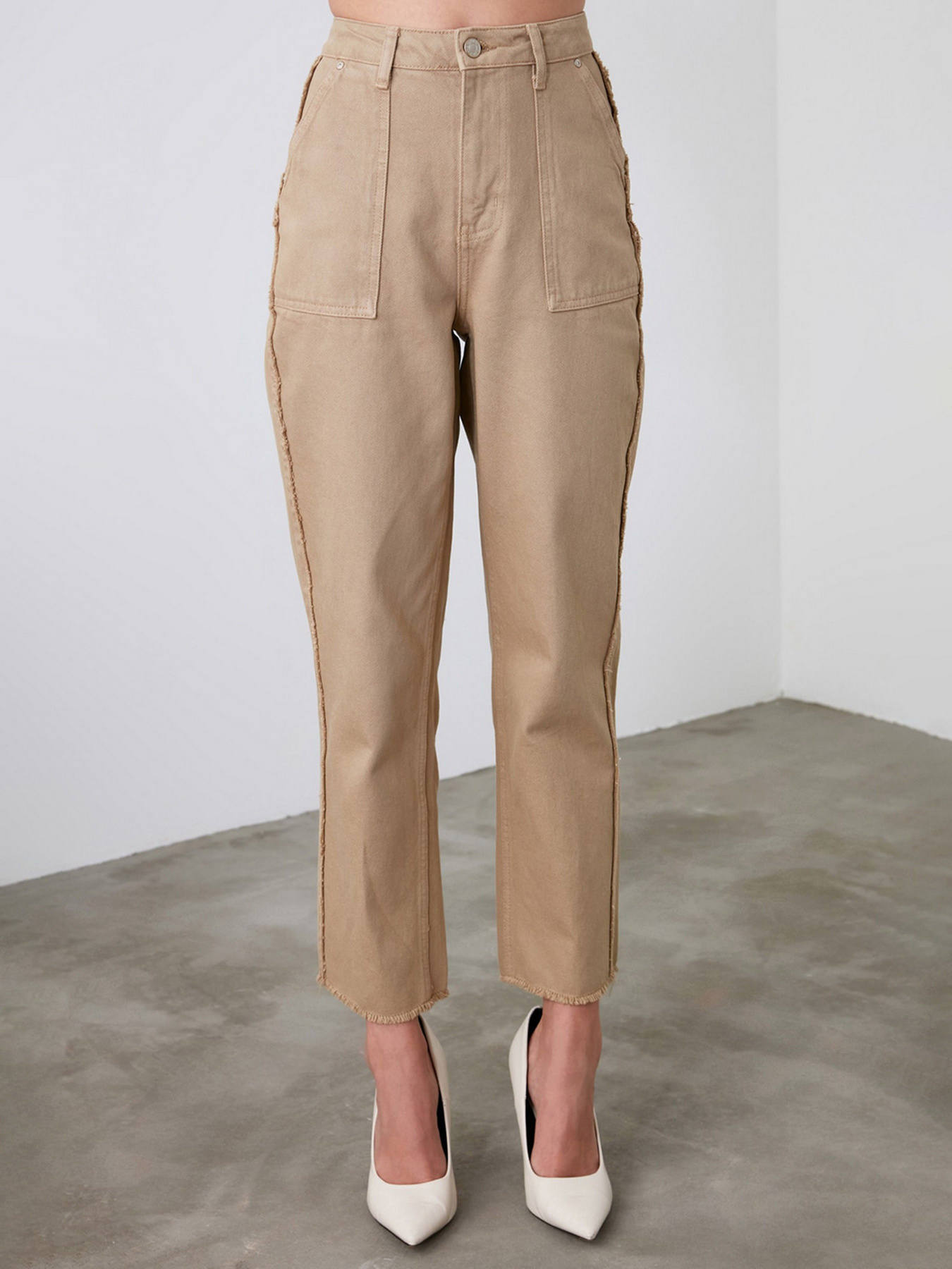 Прямі джинси Trendyol Straight модель TWOAW21JE0072/Camel Фото