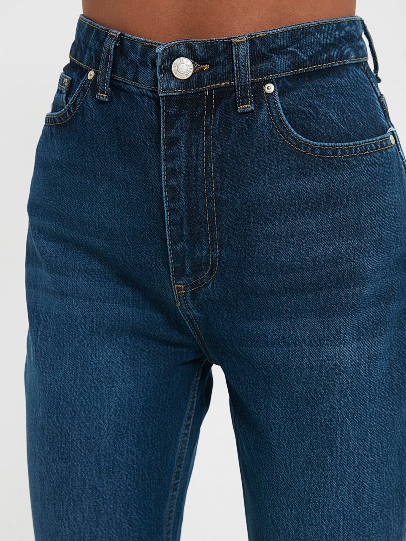 Джинси мом Trendyol Mom модель TWOAW22JE1277/Koyu Mavi Фото