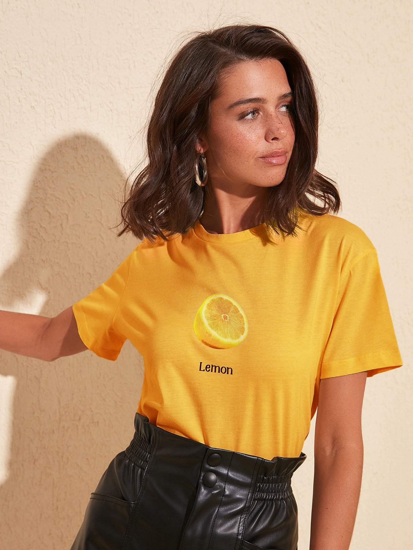 Футболки и поло Trendyol модель TWOSS20TS0314/Sarı Фото