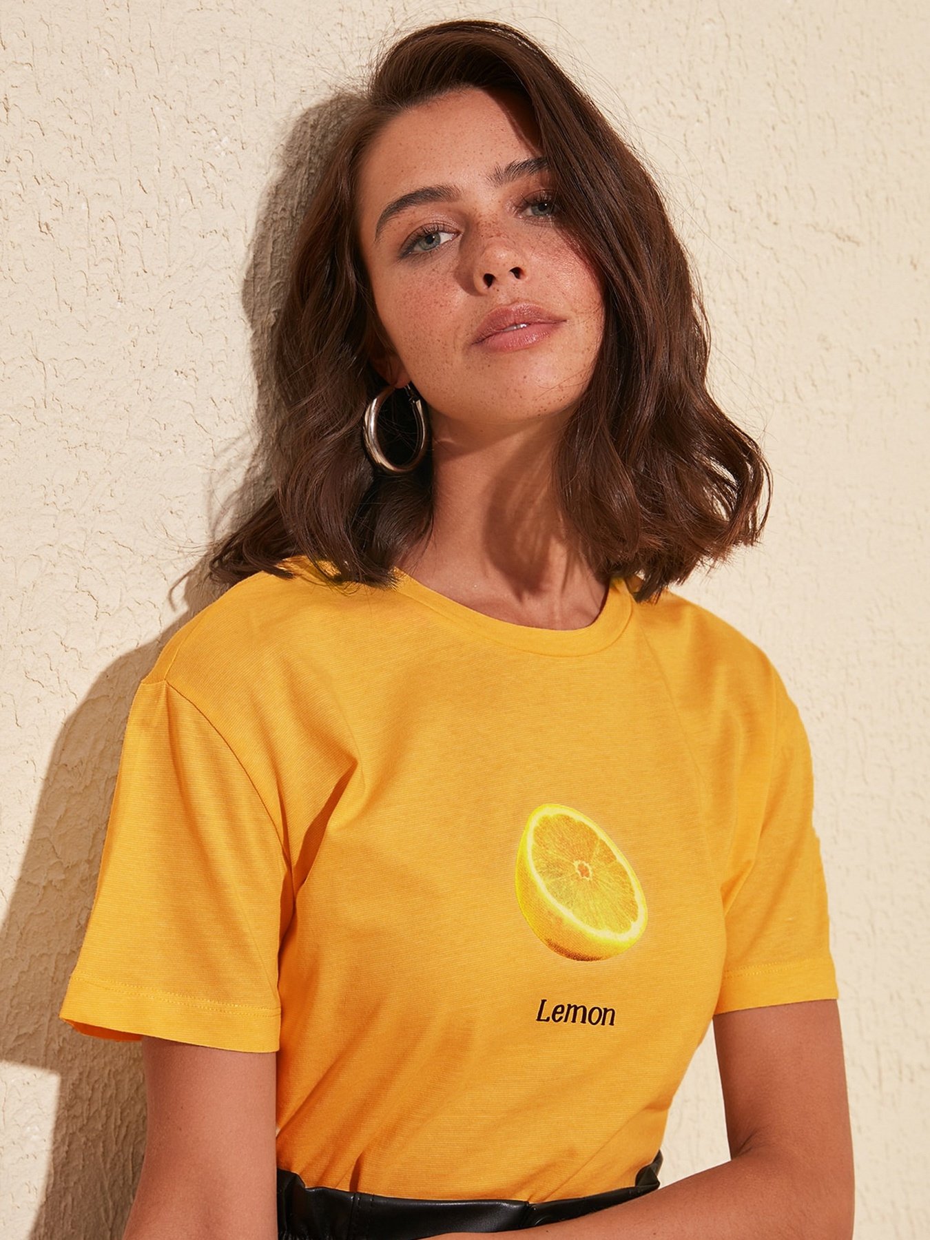 Футболки и поло Trendyol модель TWOSS20TS0314/Sarı Фото