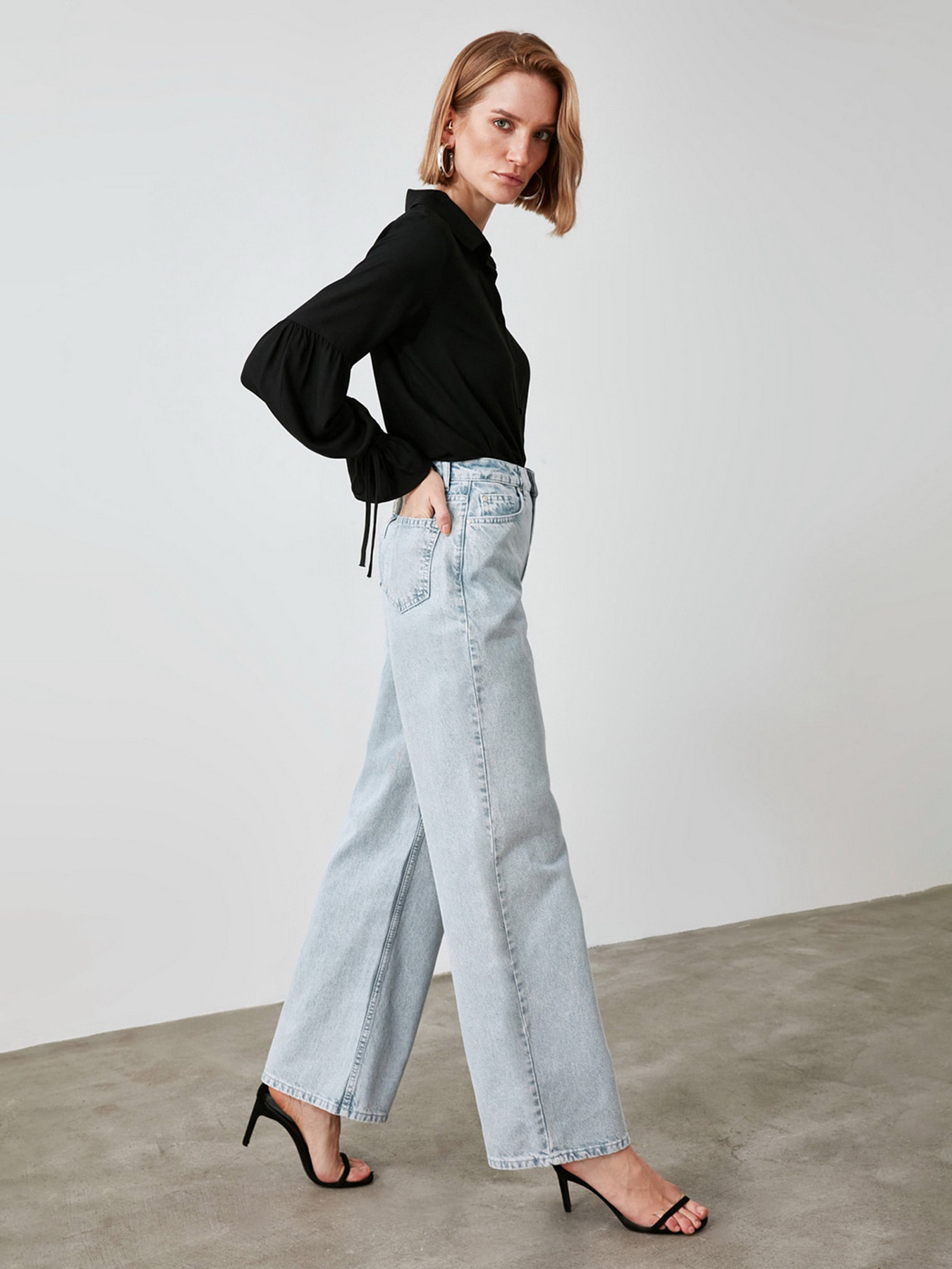 Широкие джинсы Trendyol Wide Leg модель TWOAW21JE0573/Gri Фото