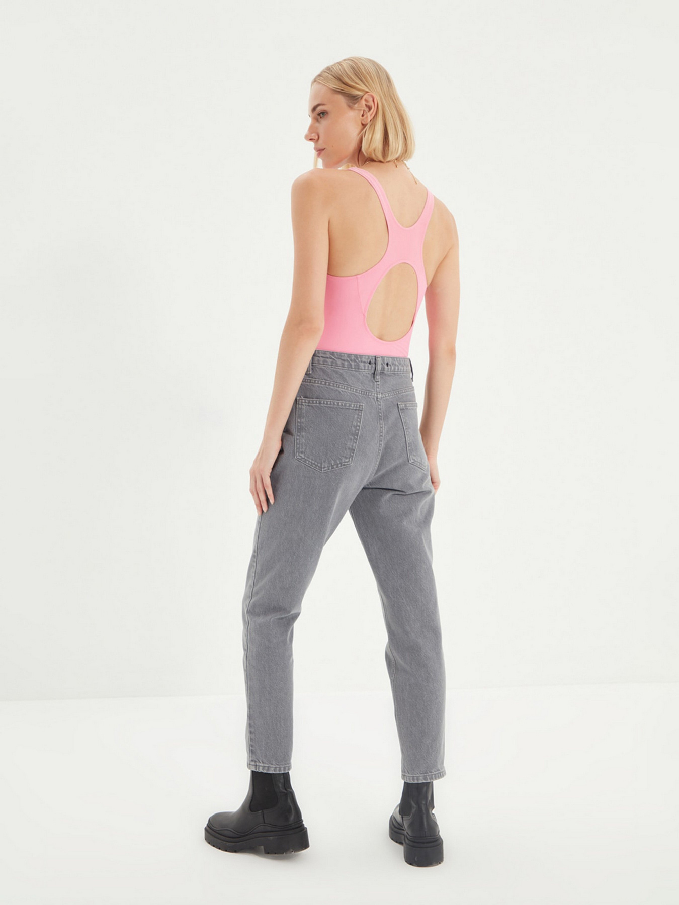 Прямые джинсы Trendyol Mom модель TWOAW22JE0364/Gri Фото