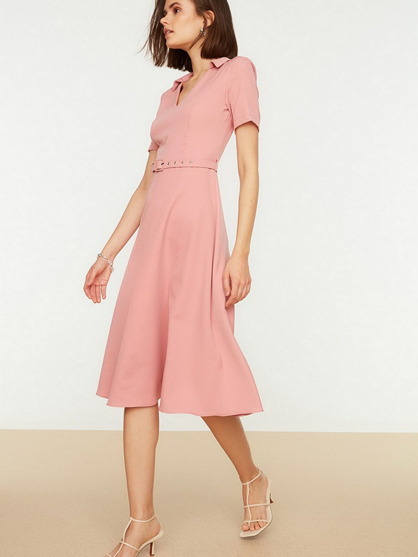 Платье миди Trendyol модель TWOSS22EL0139/Gul Kurusu Фото