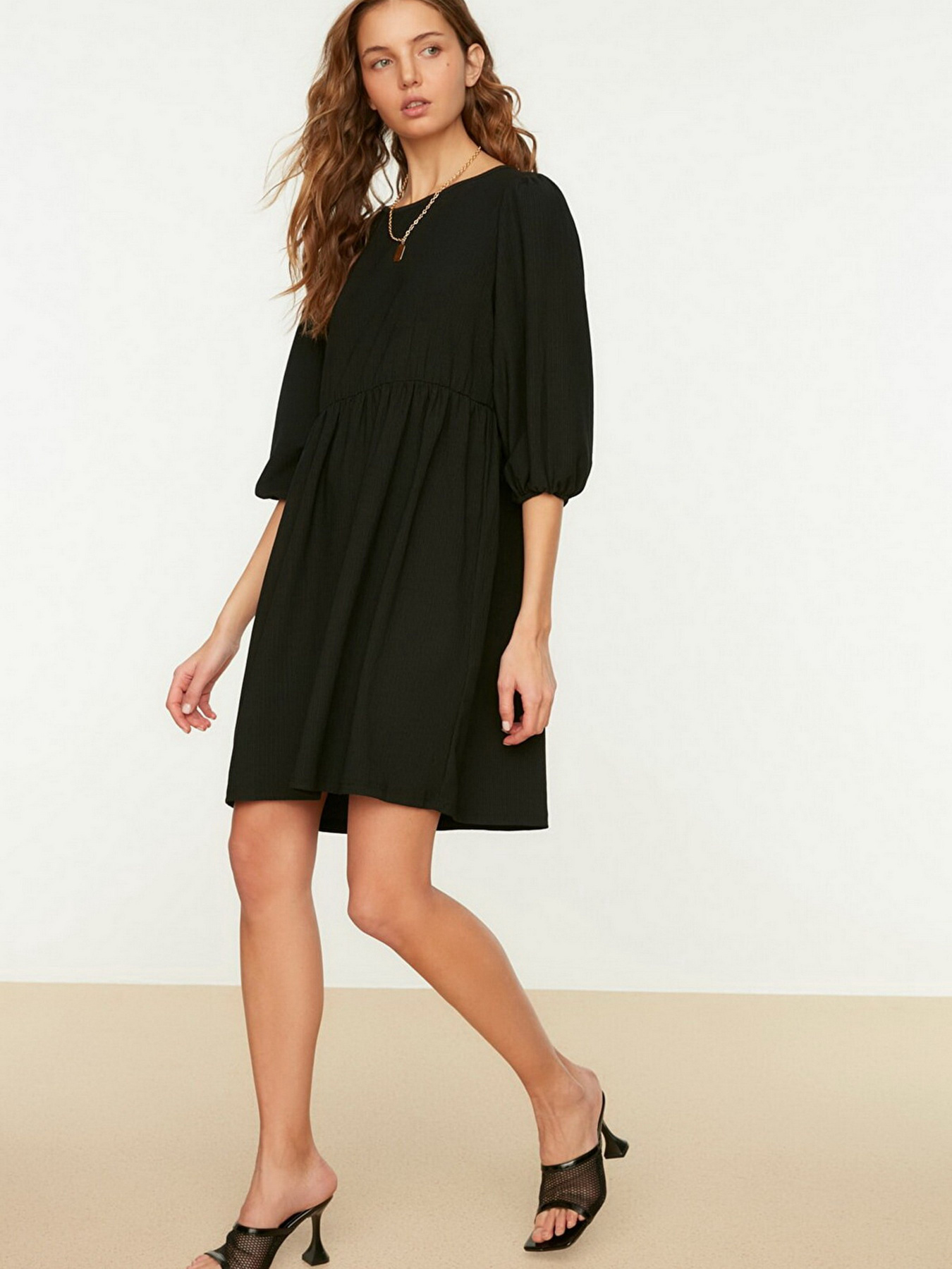 Платье мини Trendyol модель TWOSS22EL0831/Siyah Фото