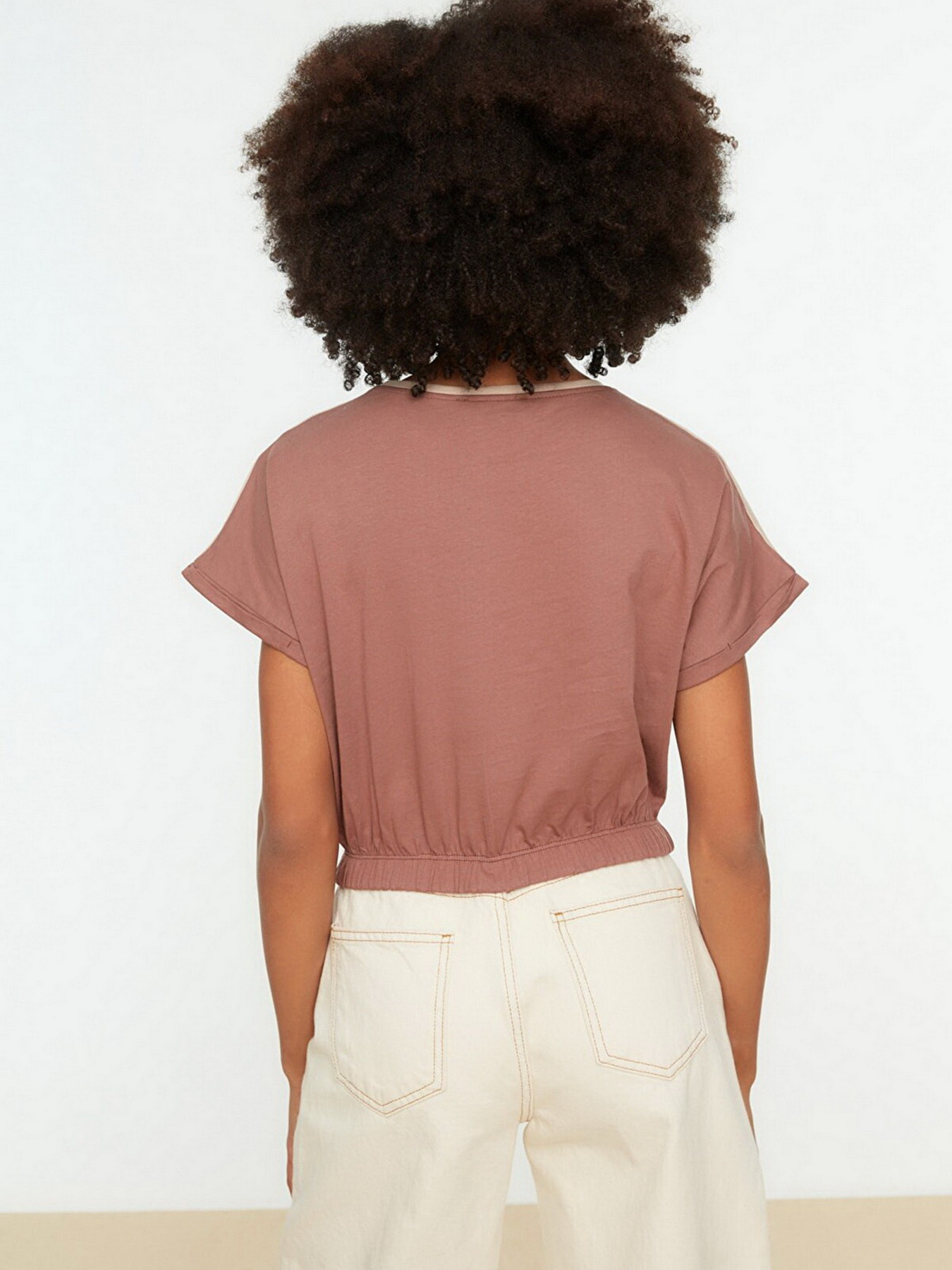 Футболка Trendyol модель TWOSS22TS0245/Kahverengi Фото