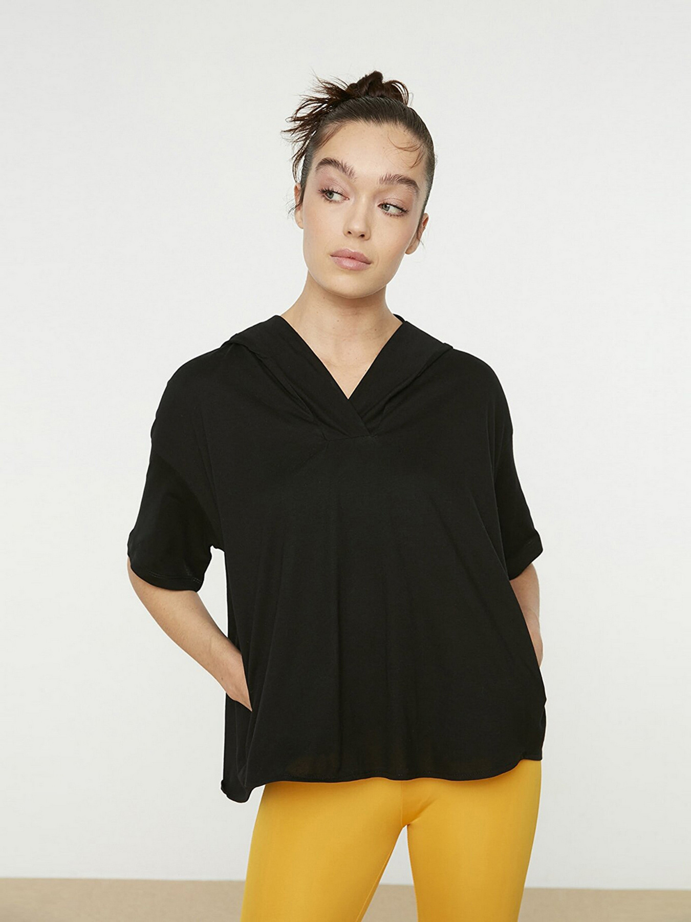 Футболка Trendyol модель TWOSS22TS0239/Siyah Фото