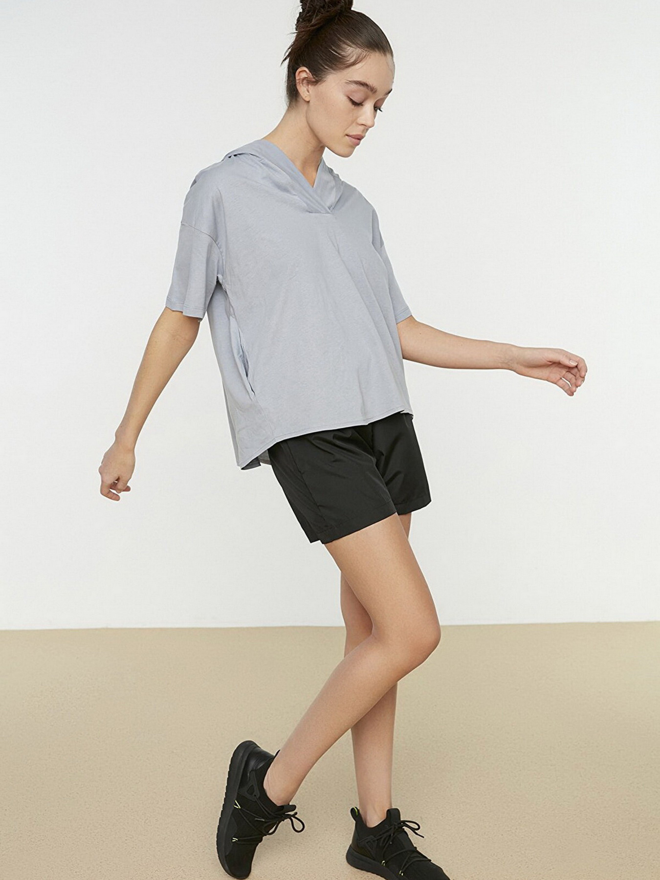 Футболка Trendyol модель TWOSS22TS0239/Gri Фото