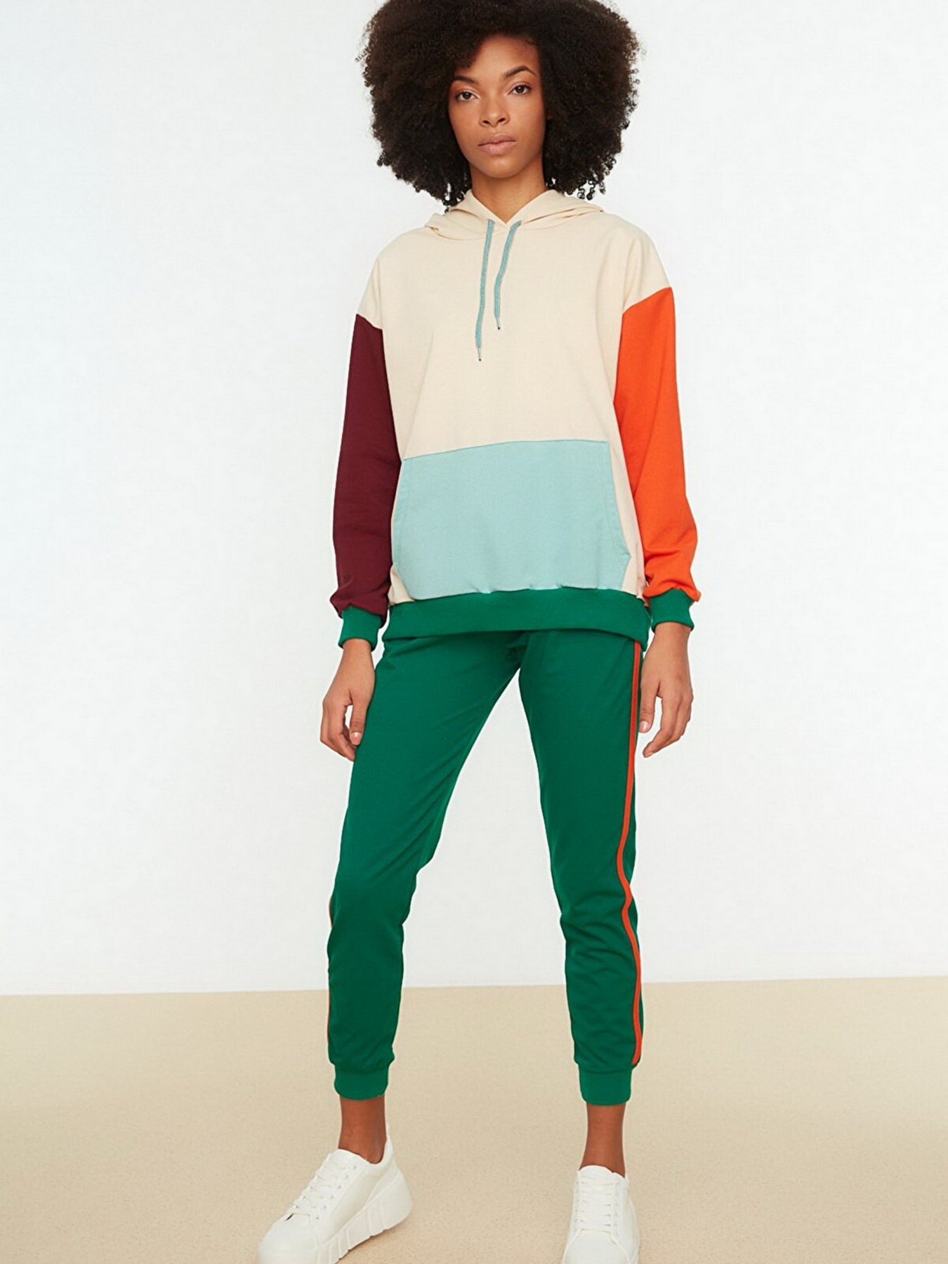 Штаны спортивные Trendyol модель TWOSS22EA0033/Yesil Штаны спортивные Trendyol модель TWOSS22EA0033/Yesil Фото