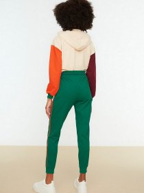 Штаны спортивные Trendyol модель TWOSS22EA0033/Yesil Штаны спортивные Trendyol модель TWOSS22EA0033/Yesil Фото