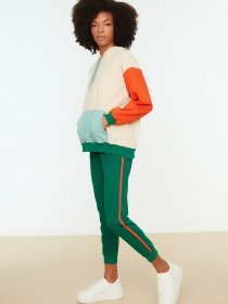 Штаны спортивные Trendyol модель TWOSS22EA0033/Yesil Штаны спортивные Trendyol модель TWOSS22EA0033/Yesil Фото