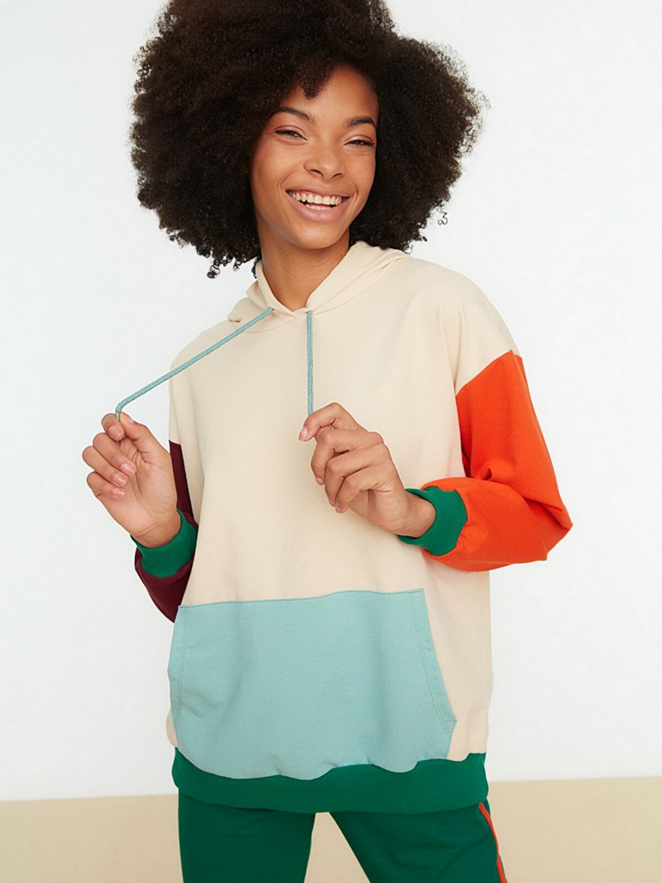 Худи Trendyol модель TWOSS22SW0069/Cok Renkli Фото