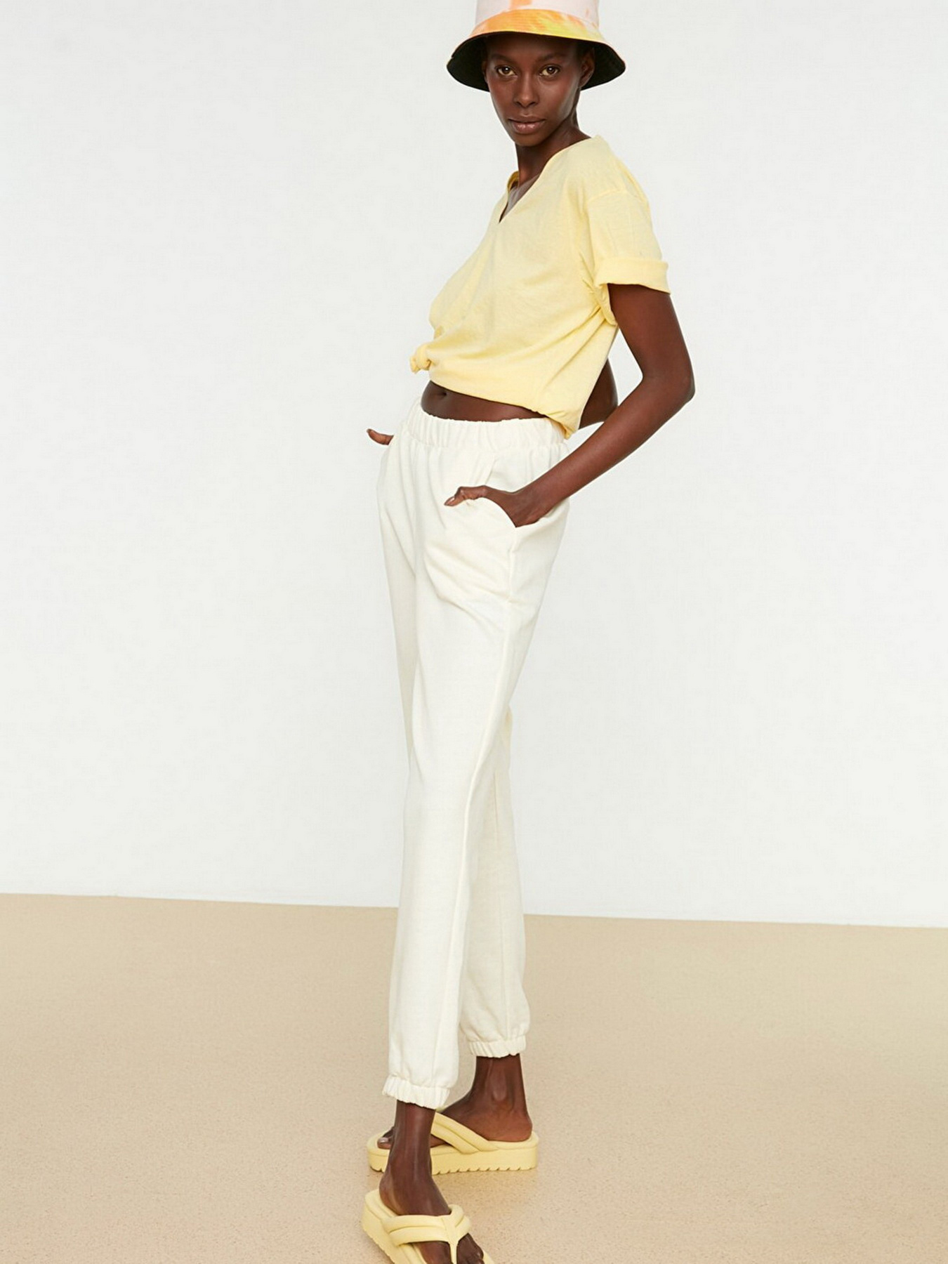 Спортивні штани Trendyol модель TWOSS22EA0027/Beyaz Фото