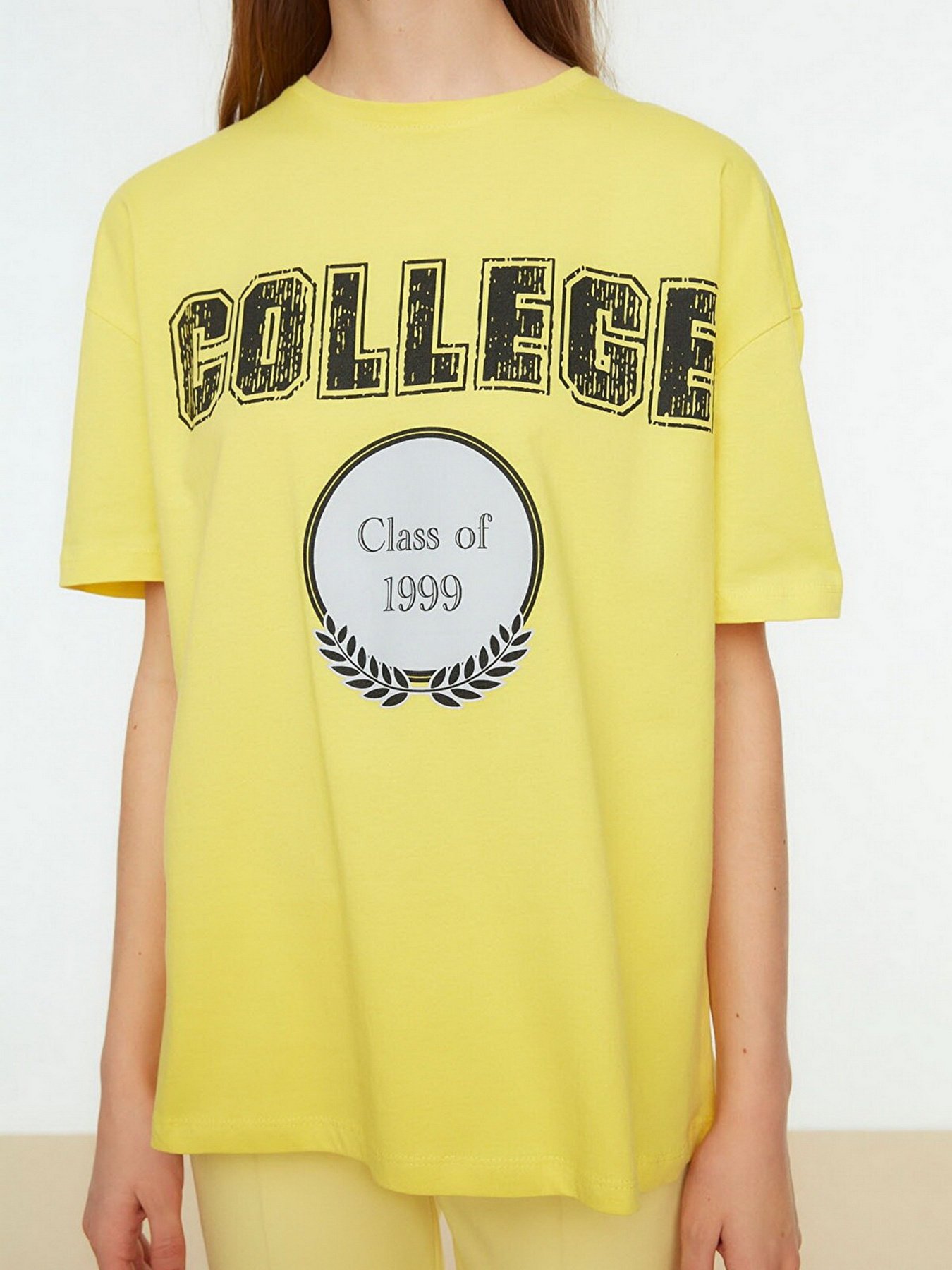 Футболка Trendyol модель TWOSS22TS0650/Sari Фото