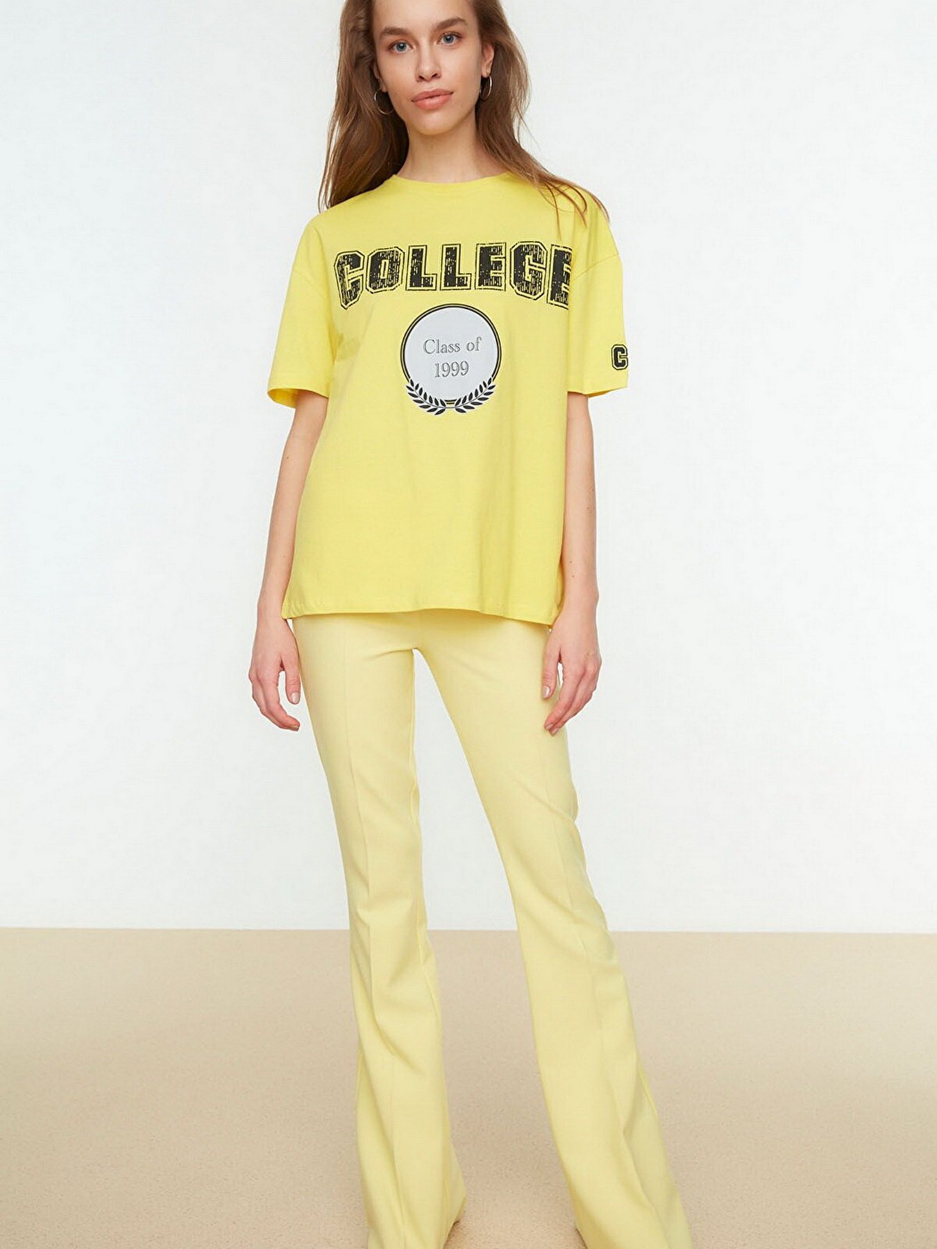 Футболка Trendyol модель TWOSS22TS0650/Sari Фото