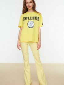 Футболка Trendyol модель TWOSS22TS0650/Sari Фото