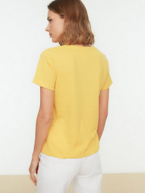 Футболка Trendyol модель TWOSS20TS0129/Sari Фото