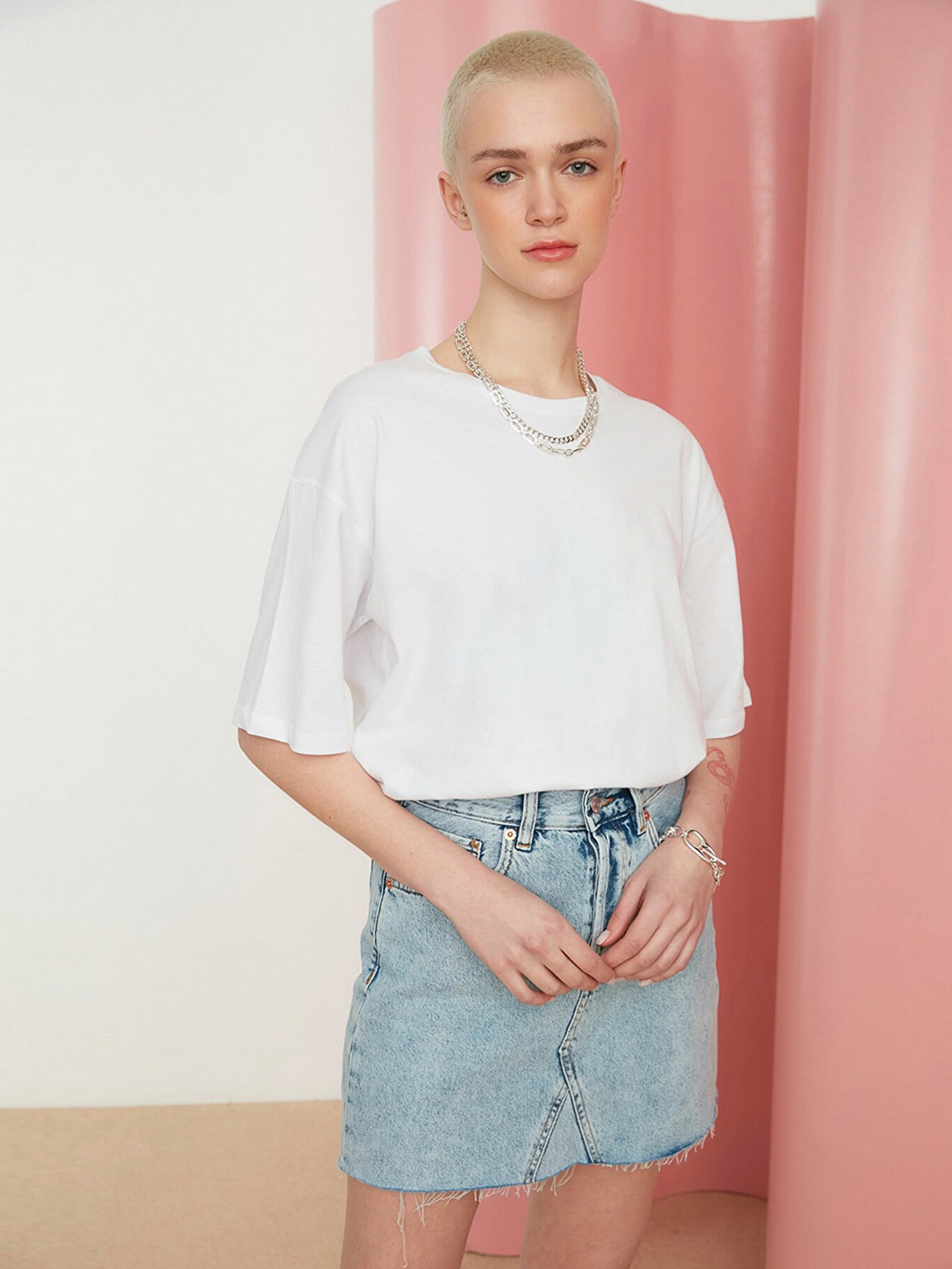 Футболка Trendyol модель TWOSS22TS0852/Beyaz Футболка Trendyol модель TWOSS22TS0852/Beyaz Фото