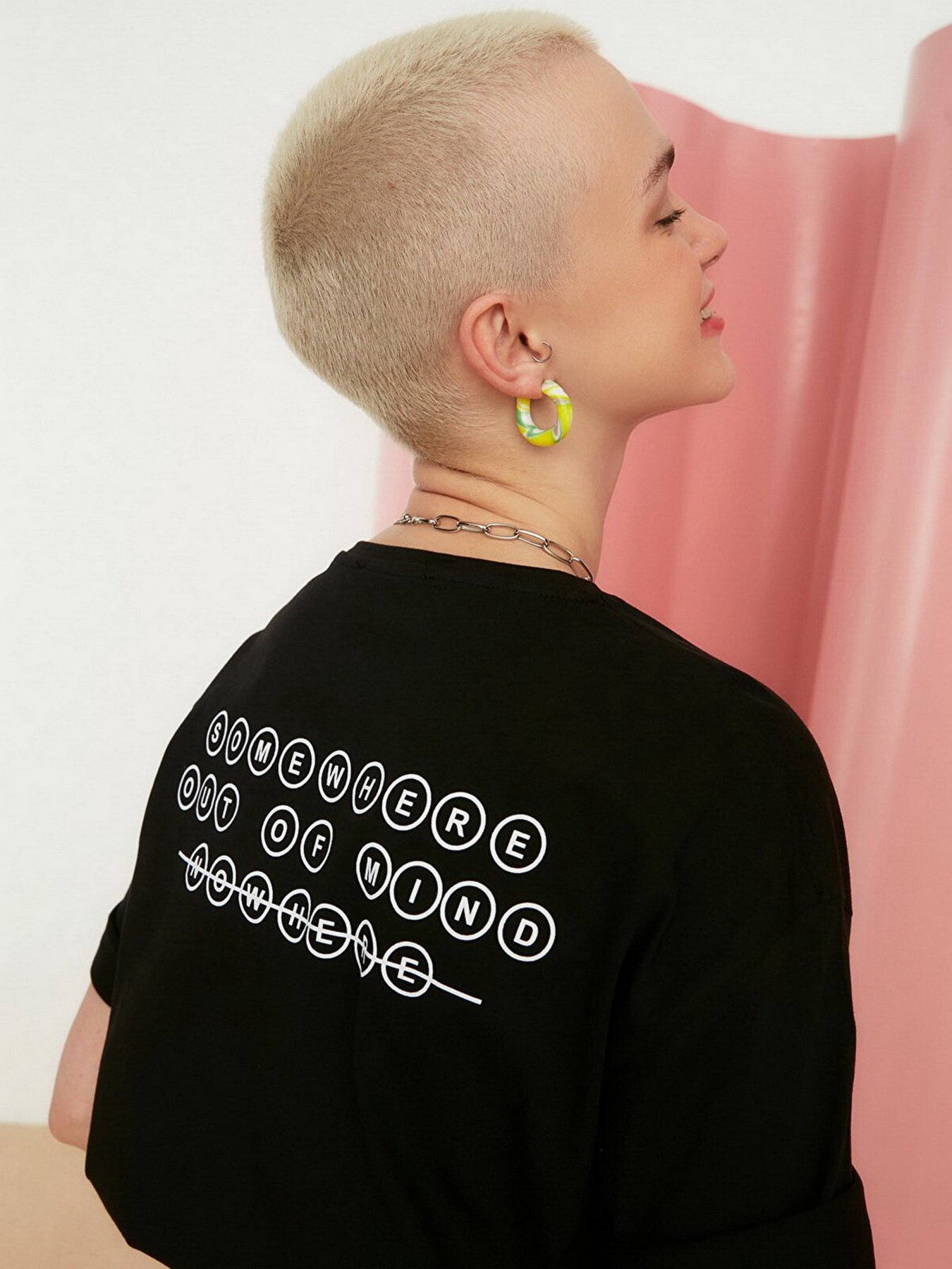 Футболка Trendyol модель TWOSS22TS0852/Siyah Фото