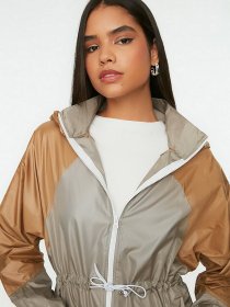 Демисезонная куртка Trendyol модель TCTSS22YR0006/Gri Фото