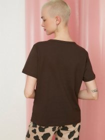 Футболка Trendyol модель TWOSS20TS0466/Kahverengi Фото