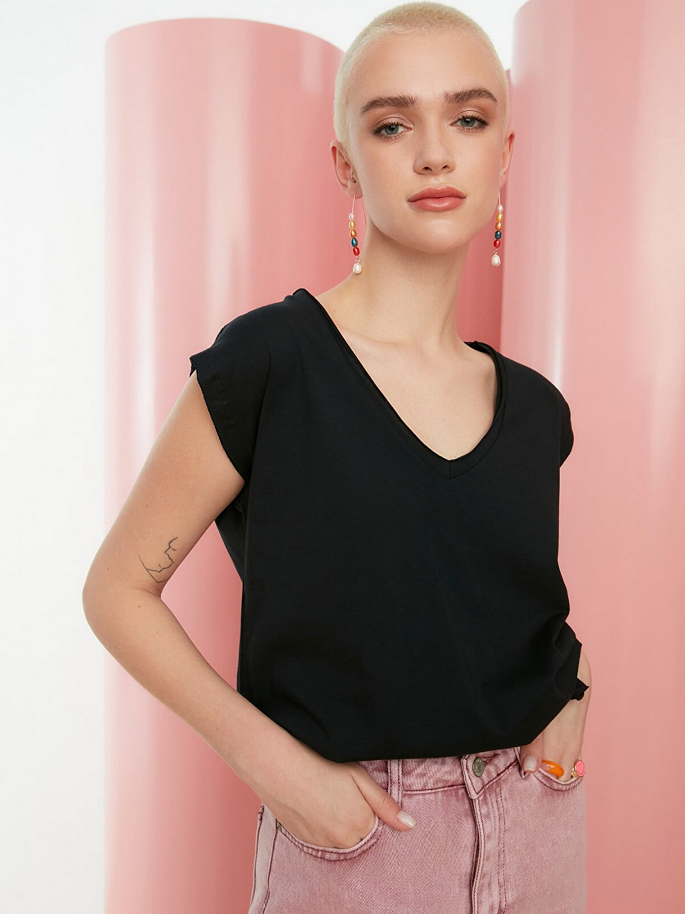 Футболка Trendyol модель TWOSS22TS0519/Siyah Фото