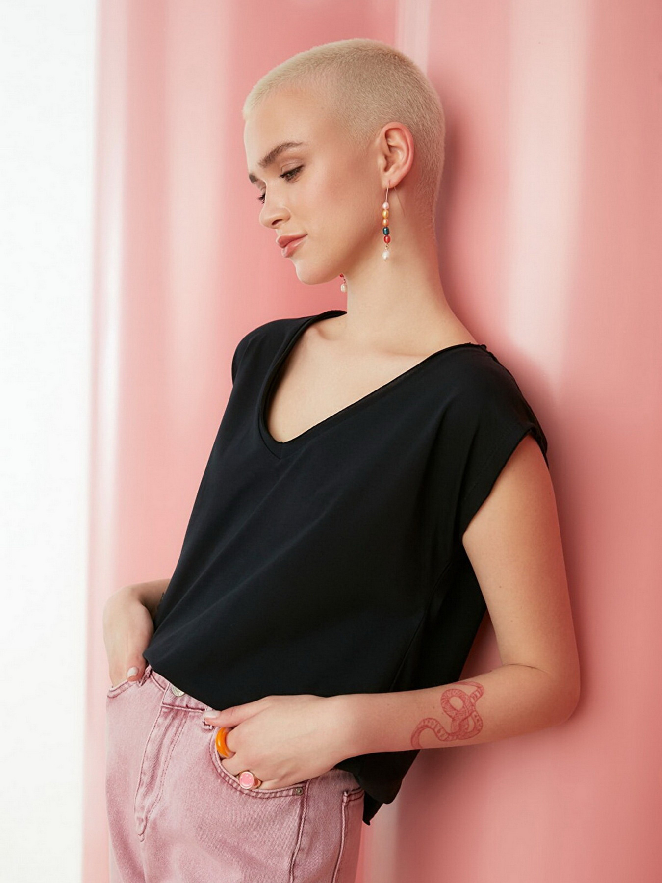 Футболка Trendyol модель TWOSS22TS0519/Siyah Фото