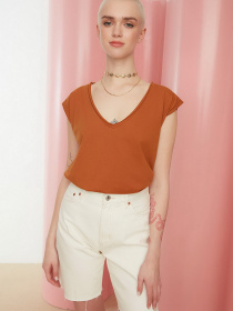 Футболка Trendyol модель TWOSS22TS0519/Kahverengi Фото